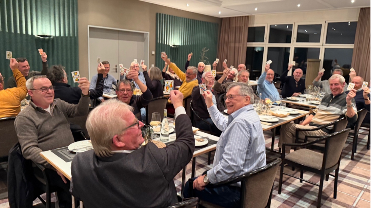 Puur-Näll-As statt Driver-Hölzli-Putter